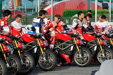 bayliss says no to comeback, Ducati brought out an All Star group of riders to compete in a drag race on Streetfighters