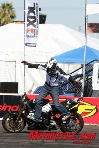 2008 xdl sportbike freestyle championship round 5 phoenix, Ernie Vigil showing some of his innovative style