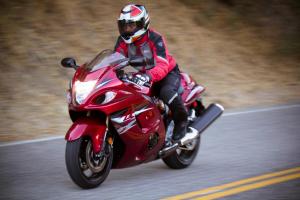 2012 suzuki hayabusa le review motorcycle com, Legroom is a little cramped as the seat to peg ratio is tight and the rider is hunched forward