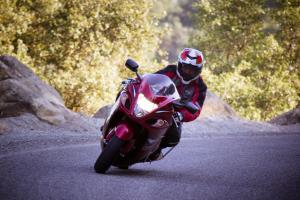 2012 suzuki hayabusa le review motorcycle com, One definitely feels the nearly 600 pound curb weight when hustling through canyons but the Hayabusa carries its weight well at a spirited pace