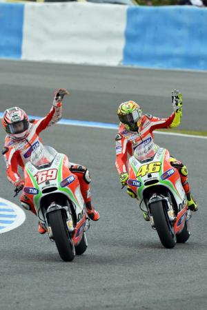 2012 motogp jerez results, Nicky Hayden and Valentino Rossi demonstrate the Ducati factory team s sychronized riding skills The Spanish judge was not impressed