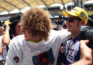motogp 2009 assen preview, Here Marco Simoncelli accomplishes the difficult task of making Valentino Rossi look uncomfortable