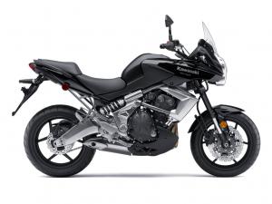 2010 kawasaki versys review motorcycle com, The asymmetry of the Versys is an exercise of form follows function Note right side mounted offset laydown shock and the wide side of the alloy gullwing swingarm