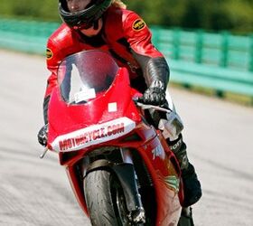 摩托车com,骑在一个首次赛道的人梦想一生是一个难以置信的体验它年代还无耻的机会促进摩托车com当你带了你的头灯