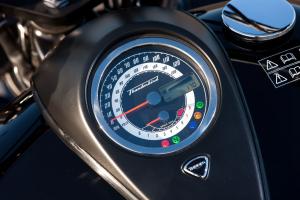 2011 triumph thunderbird storm review, Instrumentation is rather simplistic with the Storm yet the two most important gauges are there speedo and tach
