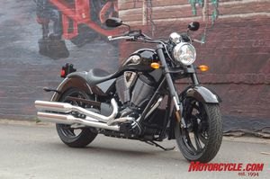 victory reveals 2008 line up motorcycle com, The new Kingpin 8 Ball is as the name suggests a Kingpin featuring the same blacked out treatment Victory applied to its Vegas model to create the original Vegas 8 Ball