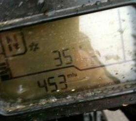 2010年宝马r1200gs和gs冒险审查摩托车com,在36 F gs年代显示将flash当前临时加上一个可爱的李尔雪花在左上角的LCD啊想知道这意味着作者形象