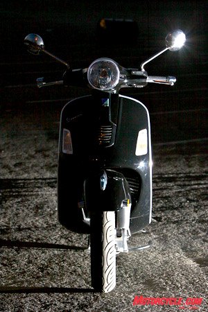 2009 vespa gts 300 super motorcycle com, Absolut Vespa A maxi scoot inside a mini scoot package