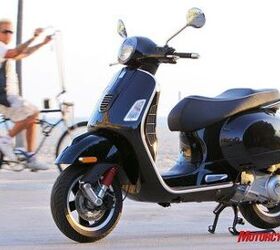 2009 vespa gts 300 super motorcycle com, The GTS Super is attractive to many two wheeled freaks