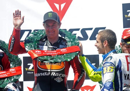 2009 isle of man tt superbike results, John McGuinness was greeted on the podium by MotoGP Champion Valentino Rossi