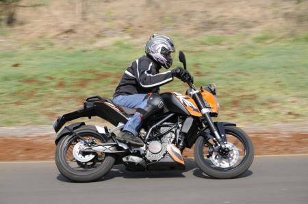 2012 ktm 200 duke review motorcycle com, With the throttle pinned we saw speeds approaching 85 mph