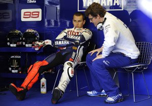 2009 motogp season preview, I know you don t like it Jorge but trust me the wall is a good thing