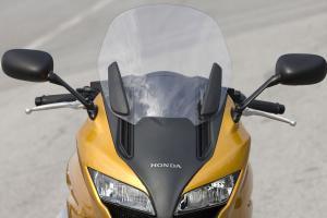 2010 honda cbf1000 review motorcycle com, The CBF1000 s windscreen offers 4 7 inches of vertical adjustability