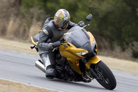 2010 honda cbf1000 review motorcycle com, A firm suspension makes the CBF1000 turn like it was on rails but relaxed steering geometry slows quick turning transitions It makes a better street bike than a track bike