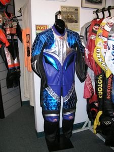 helimot one piece j 92 custom racing suit, Does Aquaman need leathers