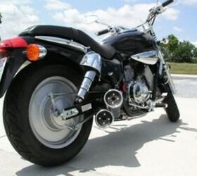 2005 kymco venox motorcycle com, Rear end styling is reminiscent of the late 90 s Honda Magna