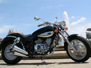 2005 kymco venox motorcycle com, The longish wheelbase helps make the Kymco feel bigger than it is