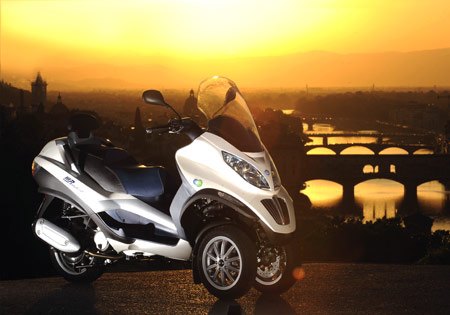 2010 piaggio mp3 hybrid introduced, Expect to see the MP3 Hybrid at U S dealerships in the first quarter of 2010