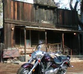 2004 kawasaki vulcan 2000 motorcycle com, The women and children all ran away when the Vulcan 200000000 rolled into town
