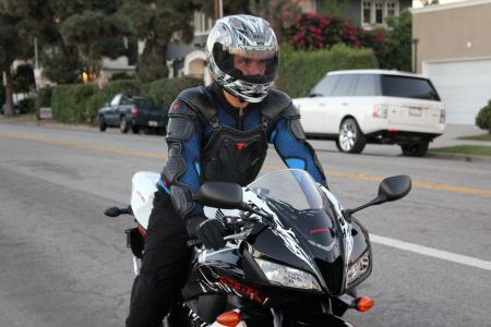 2010 dainese summer gear review, The Jacket Wave Pro 2 is really four separate pieces of safety gear combined into one unified article Used as shown it fits well Articulated pieces move and flex as needed It sure adds peace of mind too What s not to like