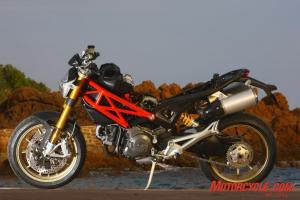 2009 ducati monster 1100 review motorcycle com, New engine cases are the fulcrum for the steel trellis main frame and the cast aluminum subframe Shown is the 1100S Monster with its Ohlins suspension