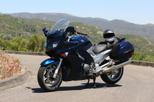 2006 yamaha fjr1300 model intro motorcycle com, One less thing for Gabe to complain about the FJR has excellent heat management Cooking your soft parts will have to be accomplished off the bike