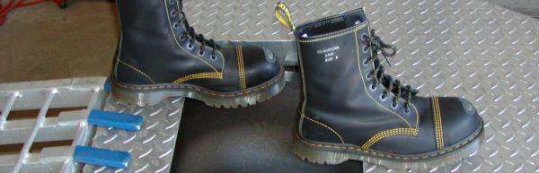 doc martens 2a42z exposed toe cap boot
