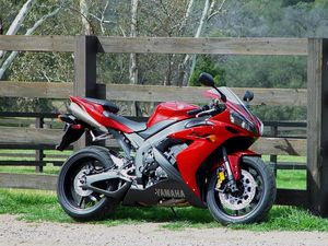 2004 yamaha r1 street test motorcycle com, Sure it looks great in pictures but in person the new R1 s Shift Red paint scheme is absolutely stunning
