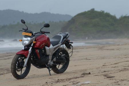 2011 yamaha fz 16 review motorcycle com, Yamaha has put together a satisfyingly sporty commuter in the form of the FZ 16 It s built in India primarily for the domestic market
