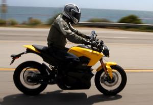 2013 zero s review motorcycle com, Briskly running urban errands is the Zero S s forte Note its relatively neutral riding position that suits a range of rider sizes