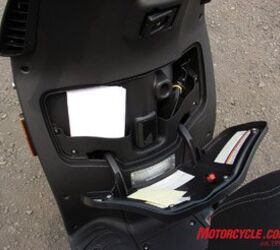 2008 aprilia sportcity 250 review motorcycle com, Glove box for easy access to your importing things