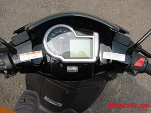 2008 aprilia sportcity 250 review motorcycle com, Clean and easy to read I loved the gauges