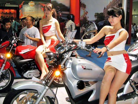 2009 chinese motorcycle show part 2, CFMoto V5 in the foreground New CF150 in the background