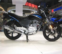 2009 chinese motorcycle show part 2, Jialing s JH125 99A boasts styling by Guigiaro Design of Italy Also notable is the Showa branded fork Showa is a Japanese company and the use of non Chinese componentry is rare among Chinese OEMs showing this bike s upmarket intent