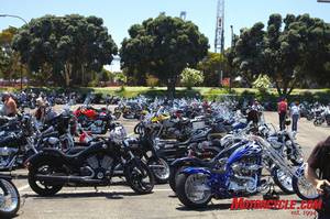 2007 la calendar motorcycle show, See a sea of bikes next to the sea How do we come up with these
