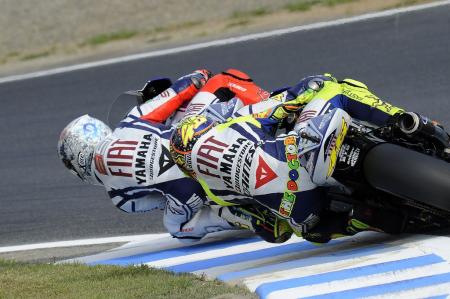 motogp 2010 motegi results, Jorge Lorenzo and Valentino Rossi had a race long battle even touching fairings a couple of times
