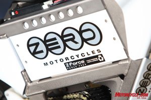 2010 zero mx review motorcycle com, Swapping the battery takes two minutes without tools as long as the user can heft 45 pounds Paying for a spare is hard batteries cost nearly three grand