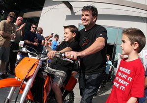 malcolm smith sells 3 banned vehicles, Designer Troy Lee with his son and his brand new KTM 65SX