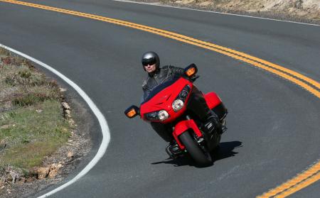 2013 honda gold wing f6b review motorcycle com, When it comes to accelerating from 70 to 100 mph there are few machines that can do it as quickly as Honda s new bagger