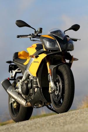 2012 literbike streetfighter shootout video motorcycle com, Potency in the from of 154 rear wheel horsepower and an arsenal of electronic gadgetry the new Aprilia Bumblebee Transformer er Tuono is a naked bike like no other