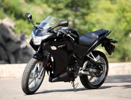 Motorcycle Beginner: 2011 Honda CBR250R Newbie Review