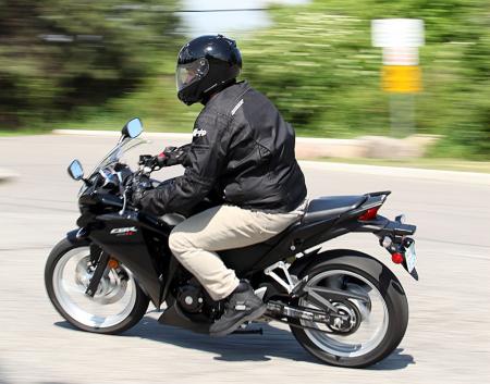 motorcycle beginner 2011 honda cbr250r newbie review, It wasn t until I saw photographs of myself that I realized how small the CBR250R looks From the saddle it doesn t look small at all