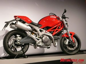 2008 ducatis first look, 2008 Monster 696 receives a claimed 9 boost to 80hp and an 11 increase in torque to 50 6 lb ft over the Monster 695