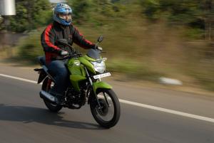 2010 honda cb twister review motorcycle com, The Twister s top speed is about 60 mph