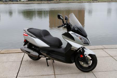 2012 kymco scooter lineup review motorcycle com, 2012 Kymco Downtown 200i