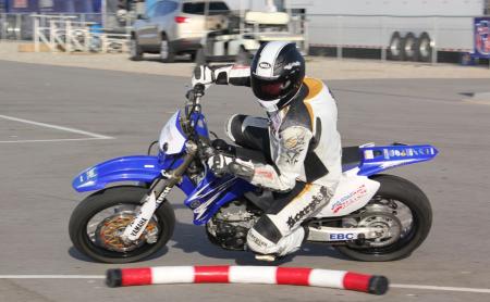 roadrace factory school and race team video, Actor Dean McDermott is putting Walker s lessons to use keeping his spine close to the centerline of the motorcycle hanging off with his lower body and looking ahead