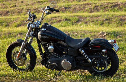 2012 harley davidson dyna street bob review motorcycle com, The Street Bob s combination of simplicity and attitude makes this turnkey bobber a likeable and entertaining bike
