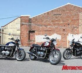 2009 triumph bonneville review motorcycle com, The new Bonneville family The T100 is flanked by the SE on the left and basic Bonneville on the right Both the Bonneville and SE receive cast aluminum 17 inch wheels lower seat and closer handlebars