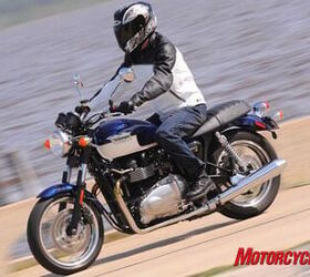 2009 triumph bonneville review motorcycle com, Old and new at the same time the Bonneville is always a great looking motorcycle even at 50