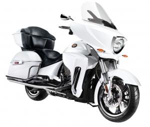 2012 victory cross country tour preview motorcycle com, The Cross Country Tour s tall windscreen and adjustable wind deflectors are smart upgrades on a bike intended for the long haul